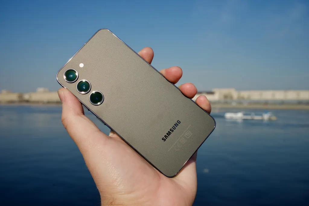 Смартфон Samsung Galaxy S23