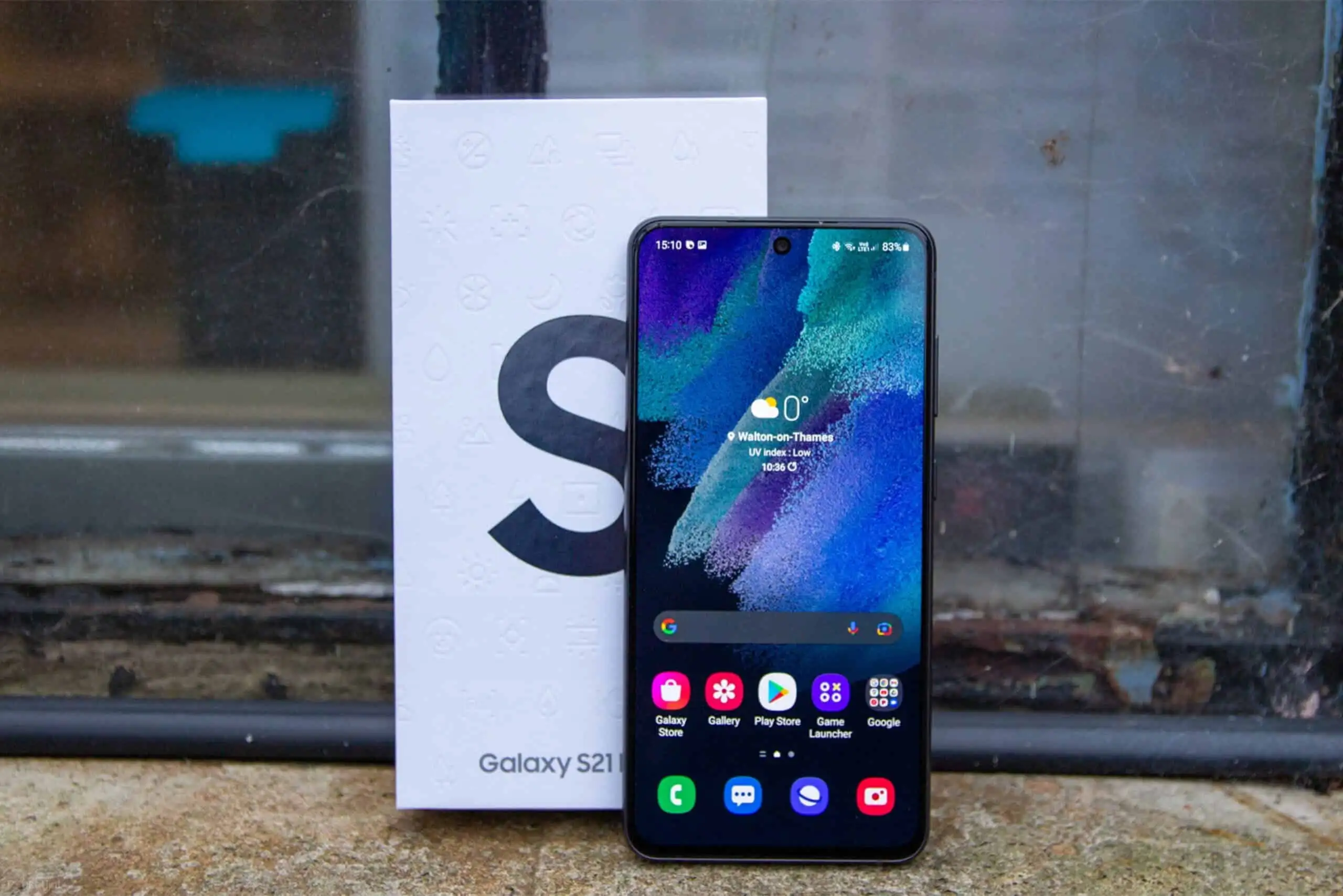 Смартфон Samsung Galaxy S21 FE