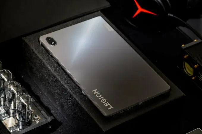 Lenovo Legion Y700