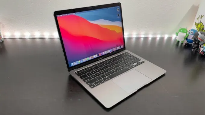 MacBook Air M1 (2020)