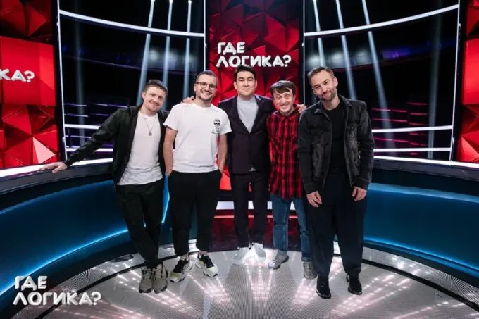 Виктор Щетков, Дмитрий Позов, Азамат Мусагалиев, Денис Дорохов и Дмитрий Шепелев в шоу ТНТ «Где логика?»