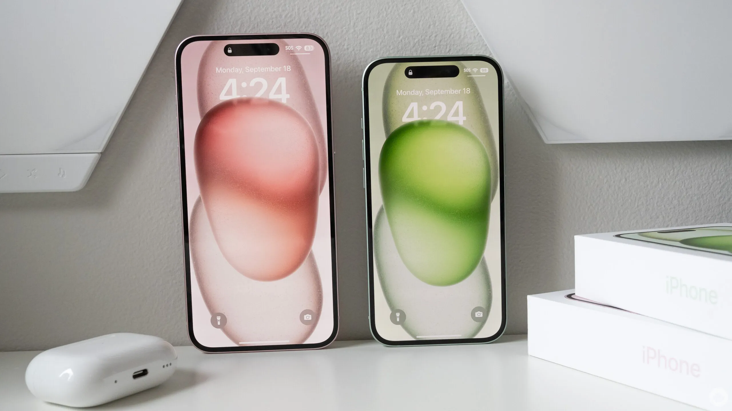 Смартфоны Apple iPhone 15 Plus и Apple iPhone 15