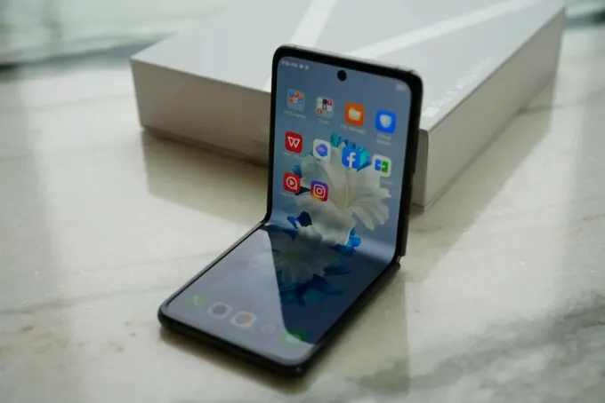 Tecno Phantom V Flip