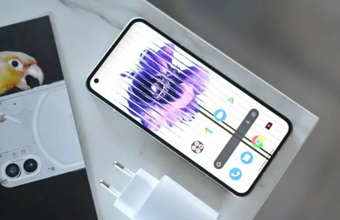 Nothing Phone (1)