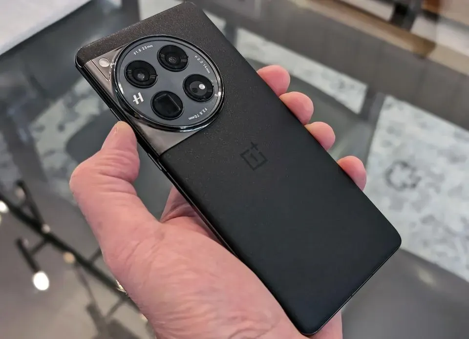 Смартфон OnePlus 12