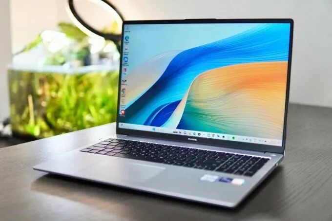 Huawei MateBook D16 (2024)