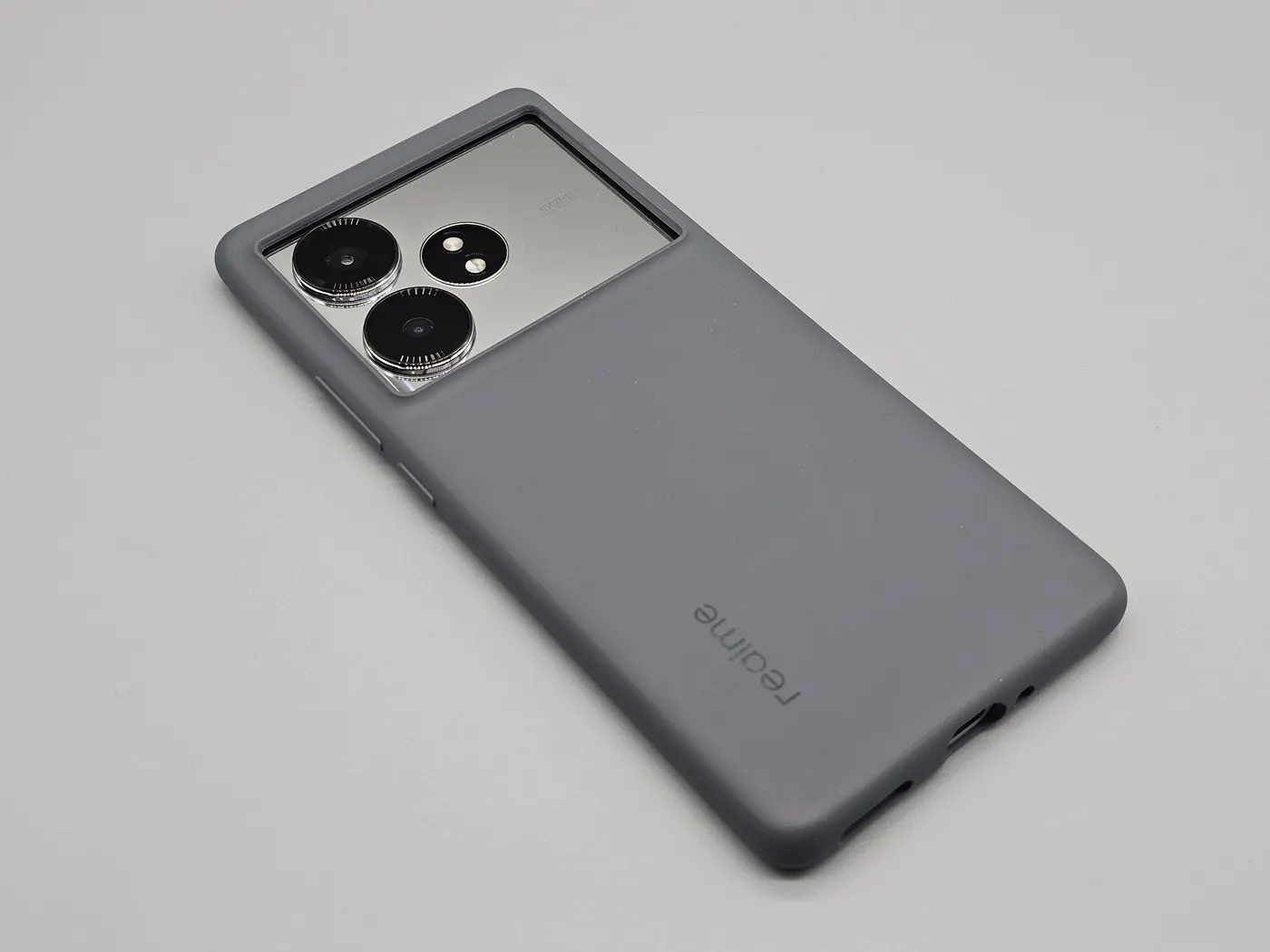 Смартфон Realme GT 6T