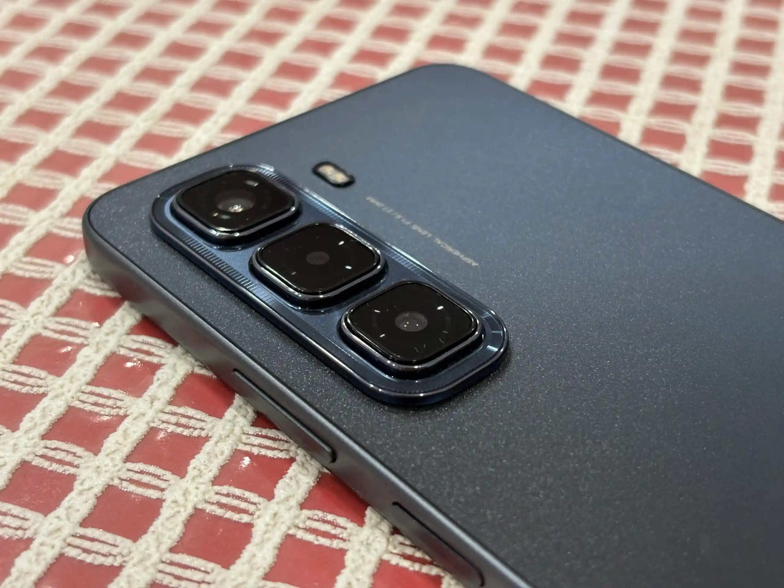 Смартфон Infinix Hot 50