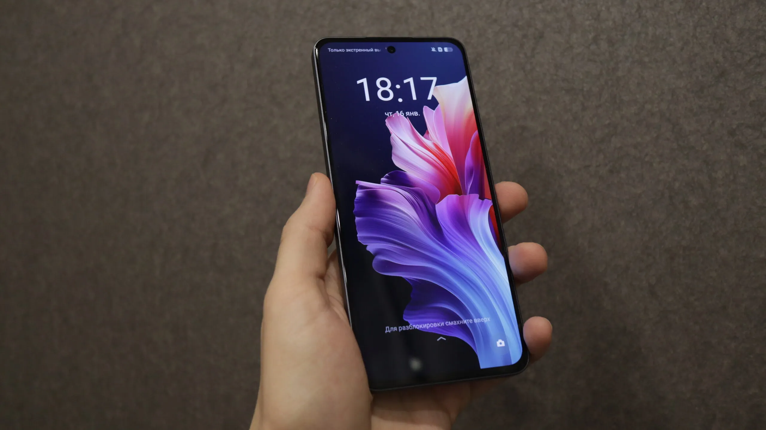 Смартфон Realme 13+