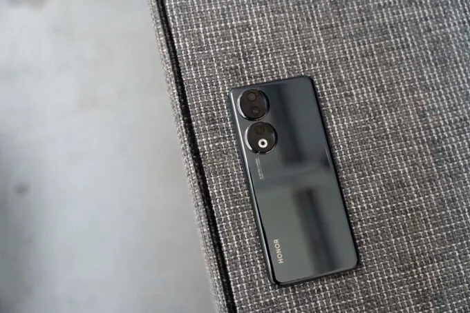 Honor 90
