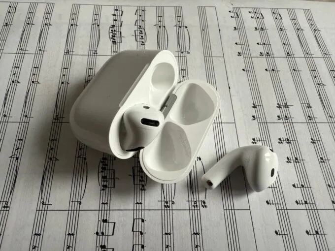 AirPods 4