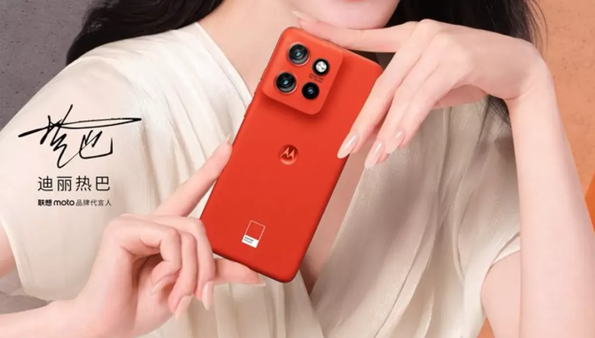 Смартфон Motorola S50