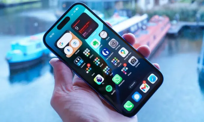 iPhone 16