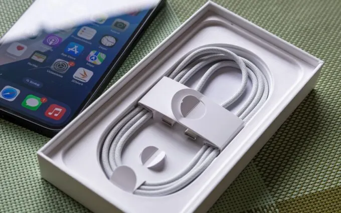 iPhone 16e