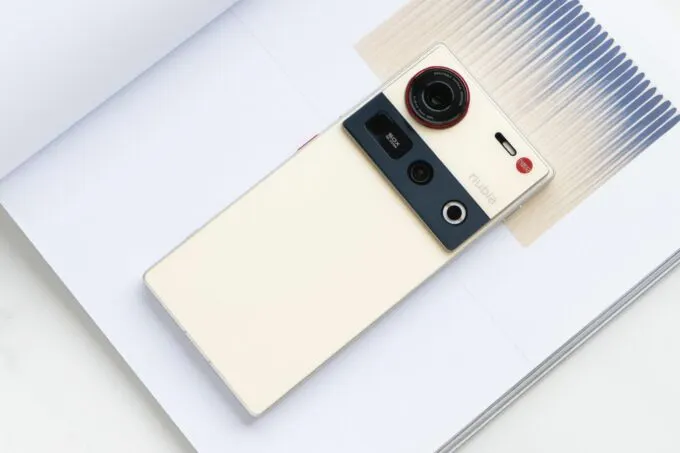 ZTE Nubia Z70 UltraТоповый камерофон Honor окончательно подешевел. Хватаем, пока он есть в наличии