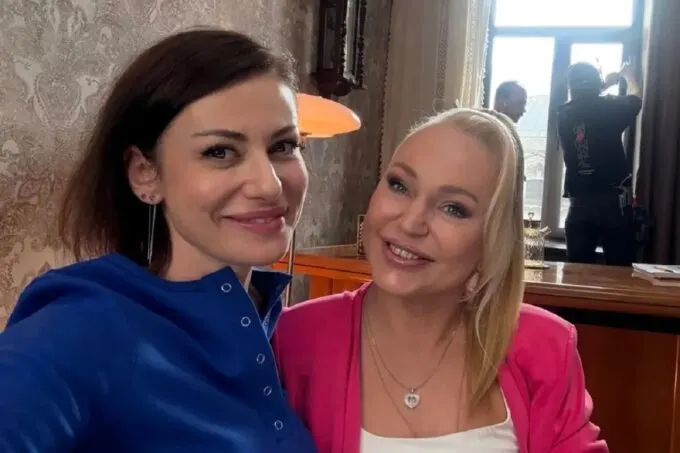 Анна Ковальчук и Алла Довлатова на съемках 25-го сезона сериала «Тайны следствия» 