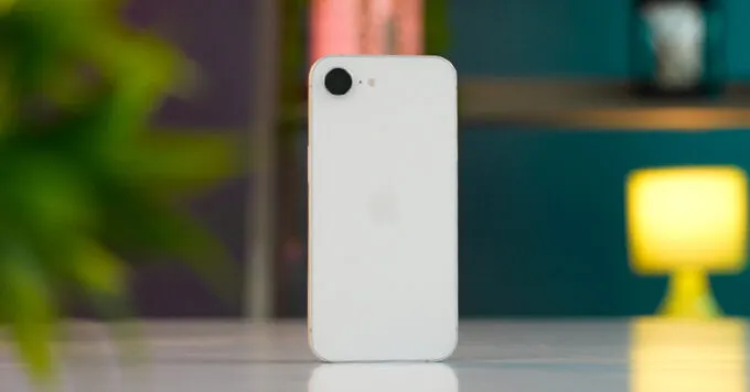 iPhone 16e