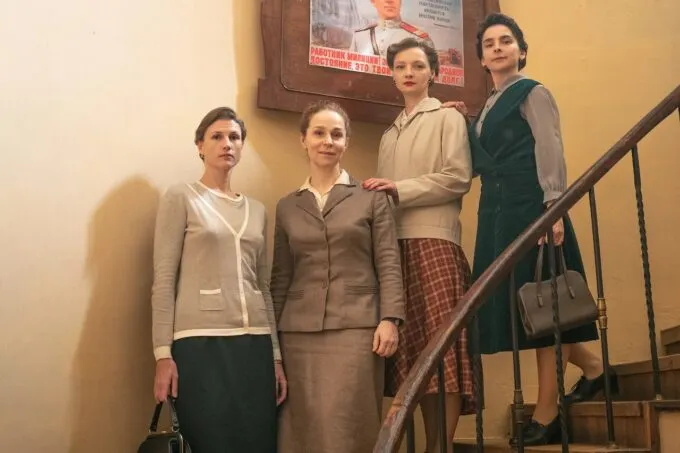 Марьяна Спивак, Екатерина Вилкова, Елена Панова и Яна Дюбуи на съемках сериала Первого канала «Шифр»