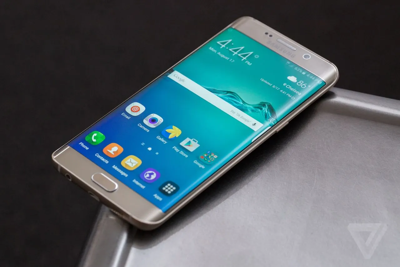 «Связной» и «Евросеть» больше не работают с Samsung. Что происходит?