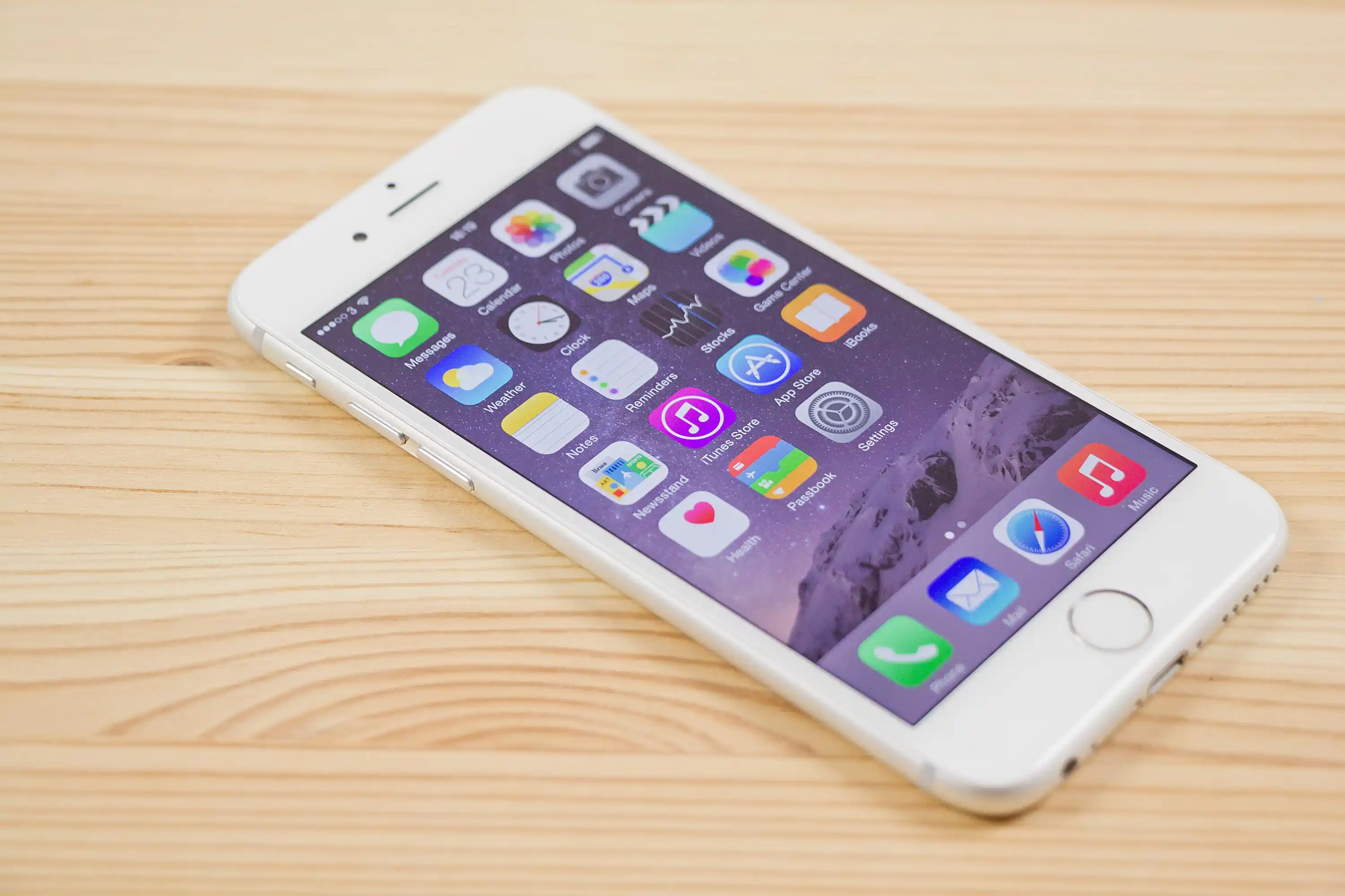 Apple iPhone 6 против Xiaomi Mi5: батл по фактам