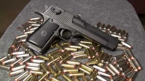 Девушка пристрелила парня сквозь книгу. Всё ради суперхита на YouTube