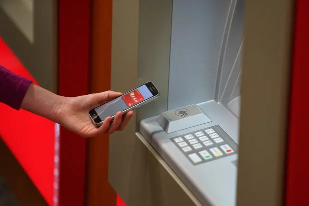 Банкоматы с Apple Pay сделают карточки бесполезным куском пластика