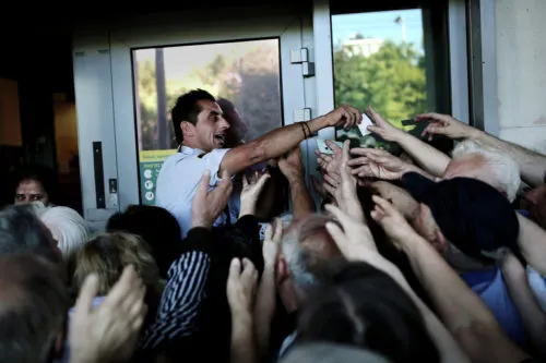 «Рокетбанк» зашатался: с карт «Открытия» нельзя снять кэш