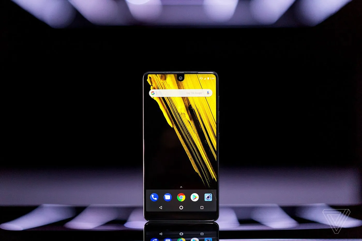 Почему все так восхищаются Essential Phone
