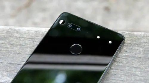 Essential разослал личные данные сотен покупателей мошенникам