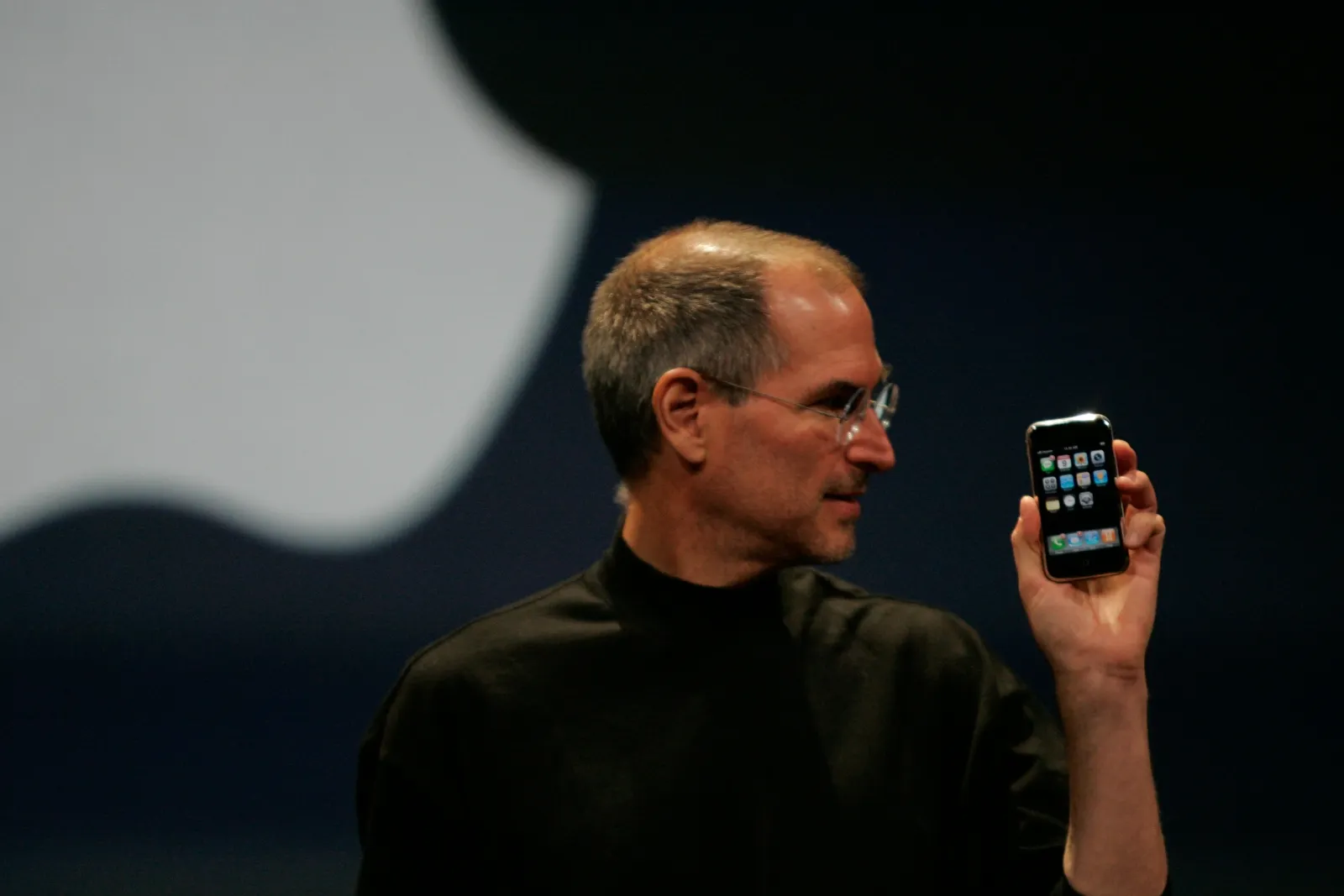 Как Apple рубит деньги на iPhone
