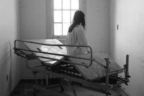 «Я блевала, а запор чередовался с диареей». Девушка, которая вела Telegram-канал из психушки, вышла на свободу