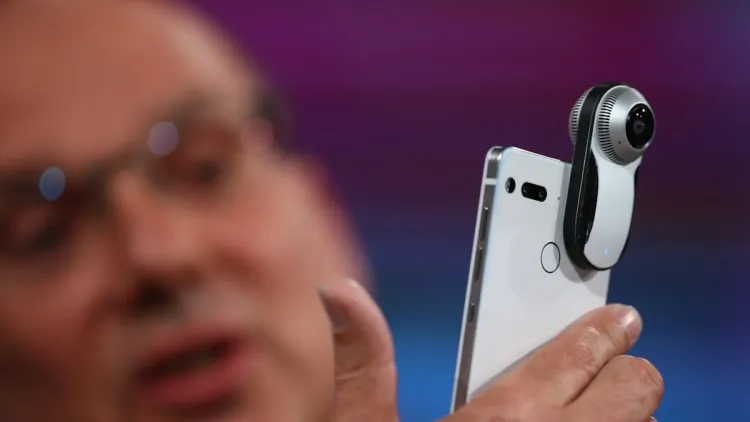 Essential Phone провалился. Его никто не покупает