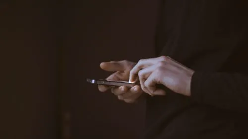 «Тайгафон»: русский смартфон продается в комплекте с «товарищем майором»