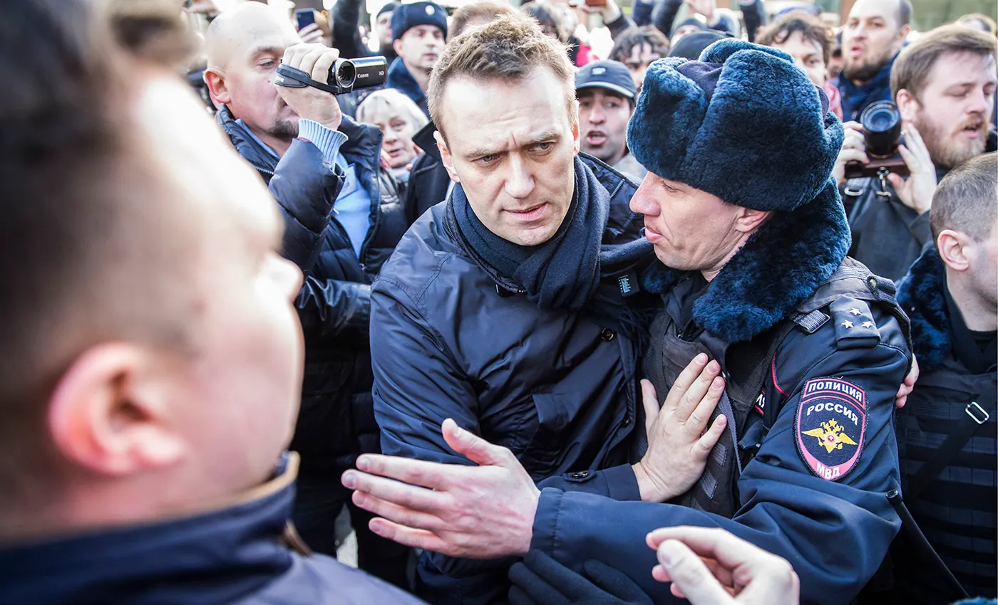 Что такое «Алексей Навальный головного мозга». 14 твитов заболевшего персонажа