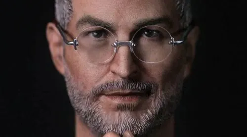 Пластиковый Джобс стоит больше, чем AirPods