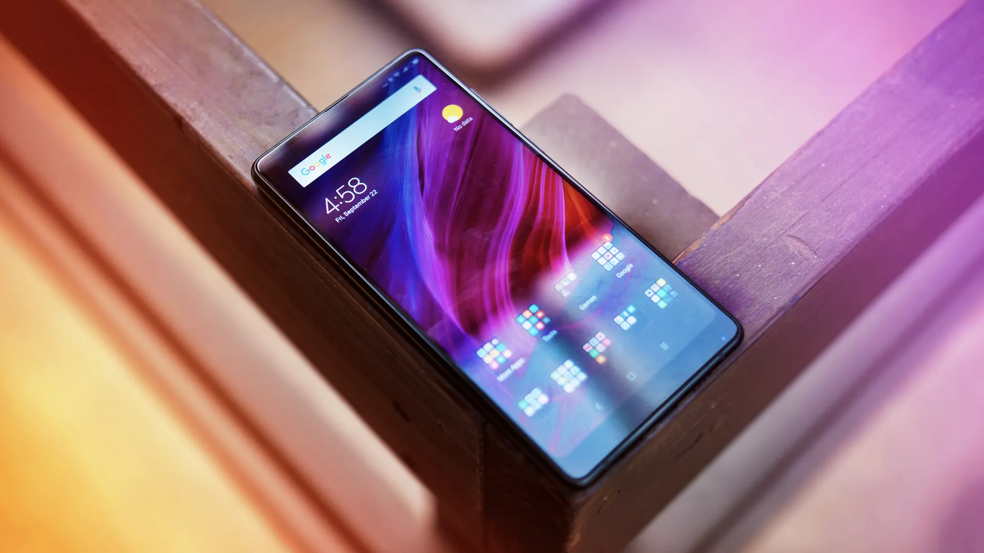 Новый Xiaomi Mi Mix больше чем в два раза дешевле iPhone X