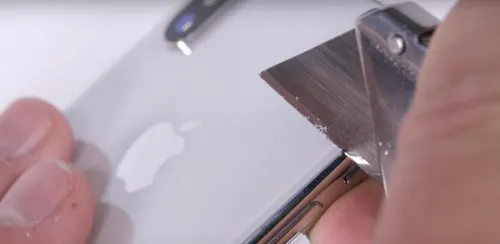 Уничтожение iPhone X: видео, заряженное на физическую боль