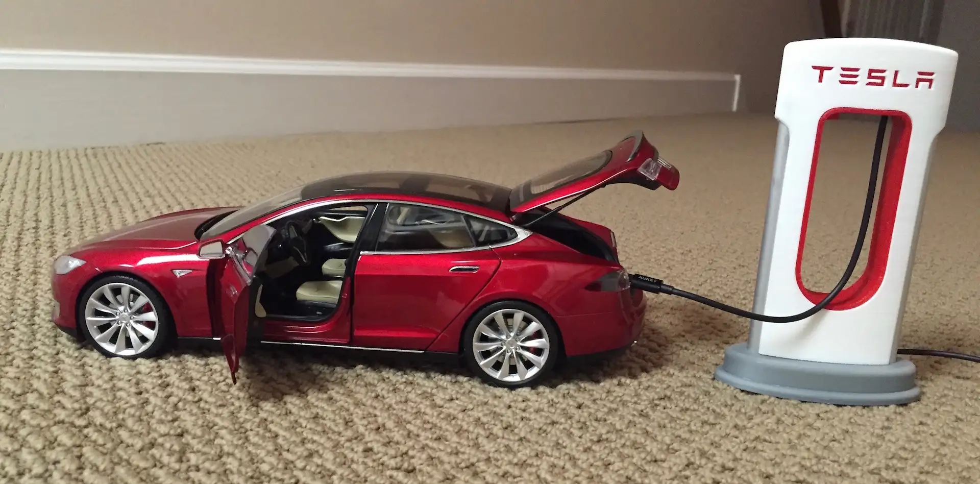 Илон Маск выпустил аккумулятор Tesla для нищебродов