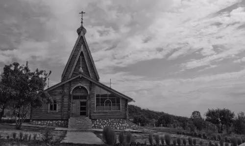 «В Европе гомосеки уже в законе». Кто и как живет в мужском монастыре