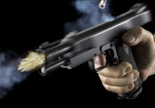 Москвич не поставил низкий рейтинг опоздавшему таксисту. Он его обстрелял