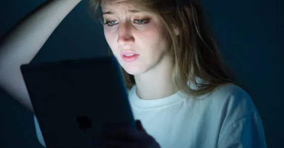 Мужика арестовали за аватарку в WhatsApp. Но не всё так просто