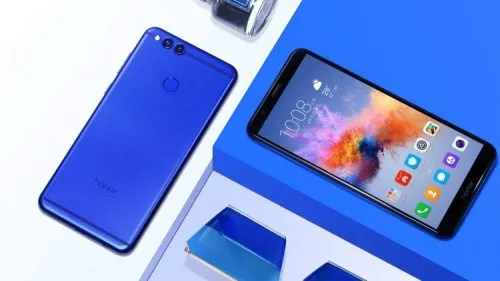 Huawei привезла в Россию безрамочный и дешевый Honor 7X