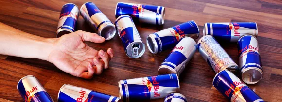 Парень выпивал по 15 энергетиков в день. А потом самовыпилился