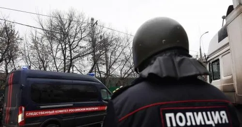 В Бурятии подростки подожгли школу и рубили пальцы детям топором