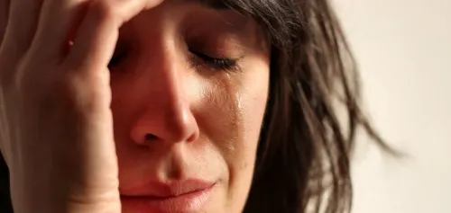 Пожилой отец завалил 19-летнюю дочь с психическими расстройствами. Из-за того, что надоела