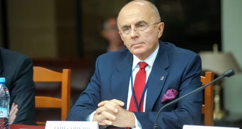 «Меня заставили убрать лайк». 7 дичайших инсайдов про Гуманитарный университет профсоюзов