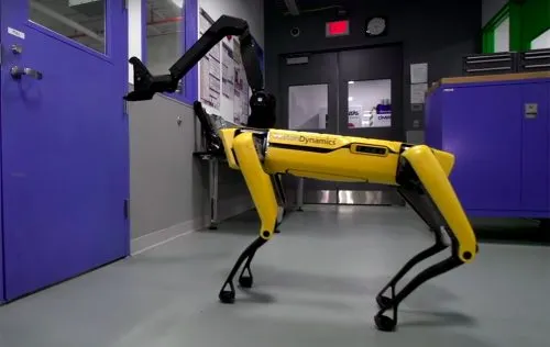 Роботы Boston Dynamics научились открывать двери