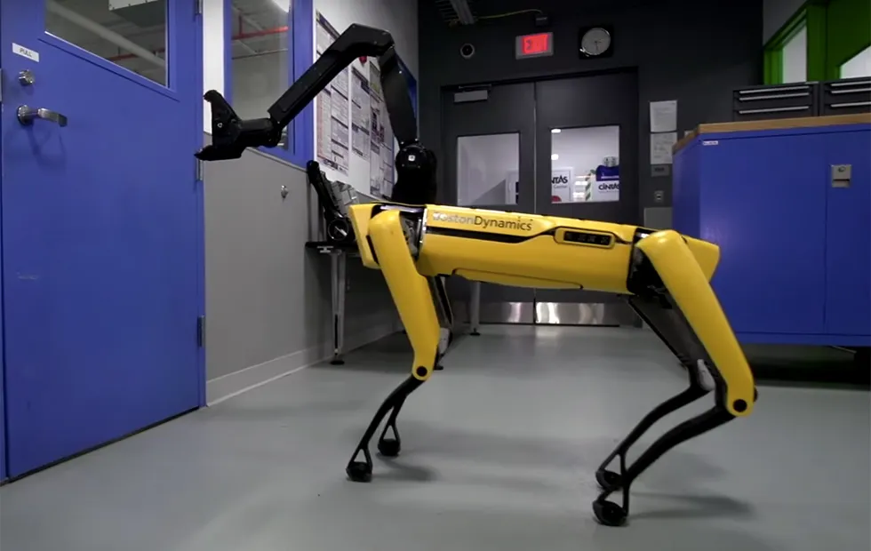 Роботы Boston Dynamics научились открывать двери