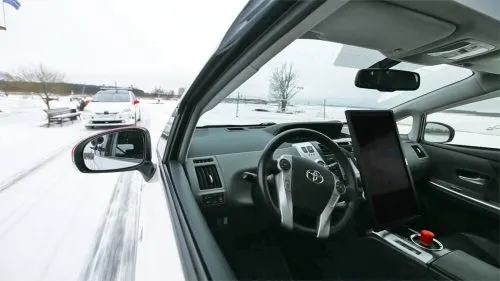 Беспилотник «Яндекса» научился ездить по зимним дорогам и пропускать людей