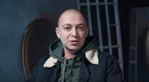 «Получился стенд-ап Оксимирона». Gangsta Hustla – про дебютный ролик с «Fresh Blood 4: Война стилей»